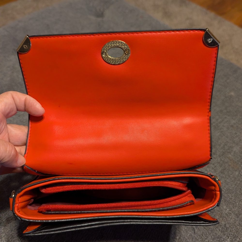 Red Crocodile-Embossed Handbag - Picture 4 of 7